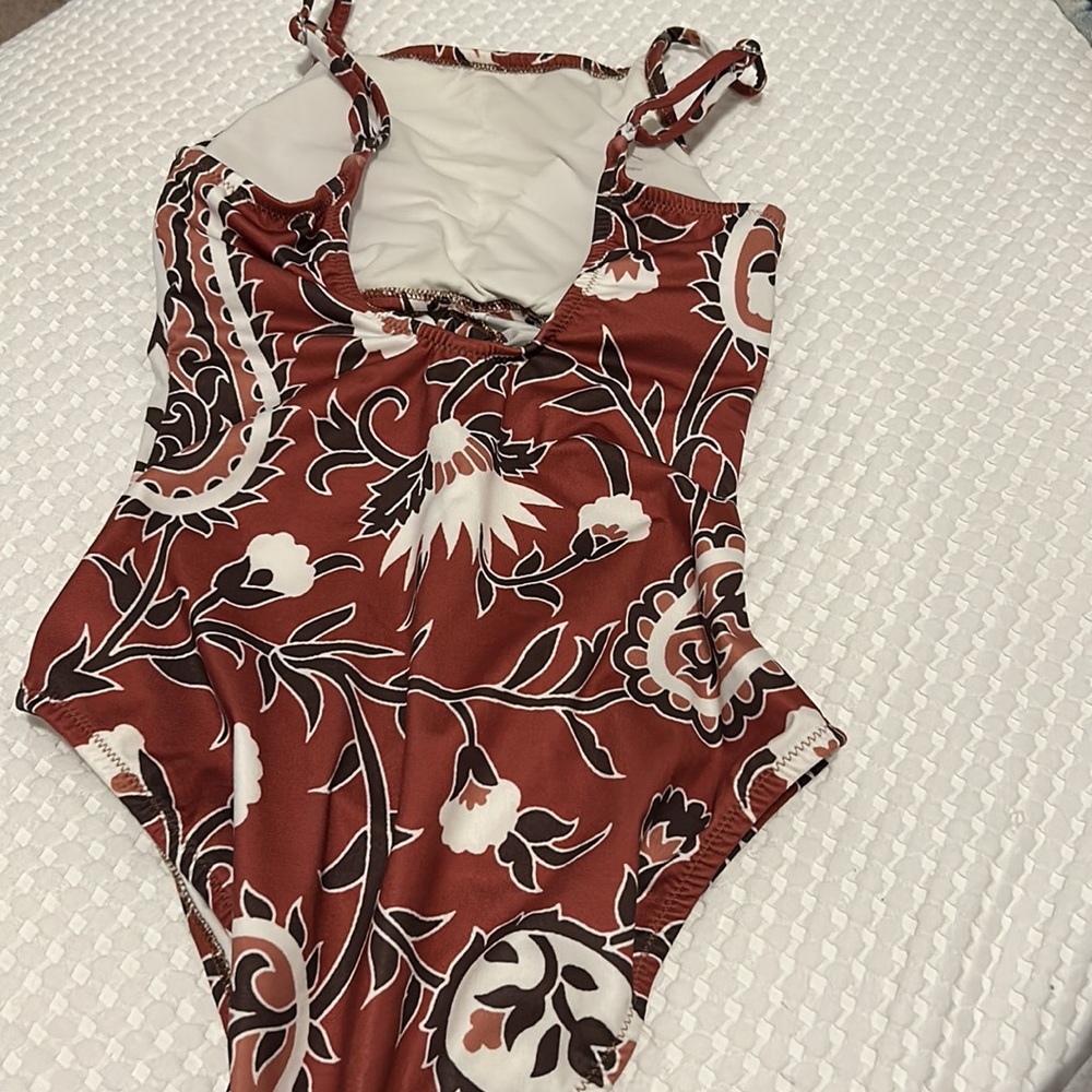 Swimsuit - Picture 3 of 3